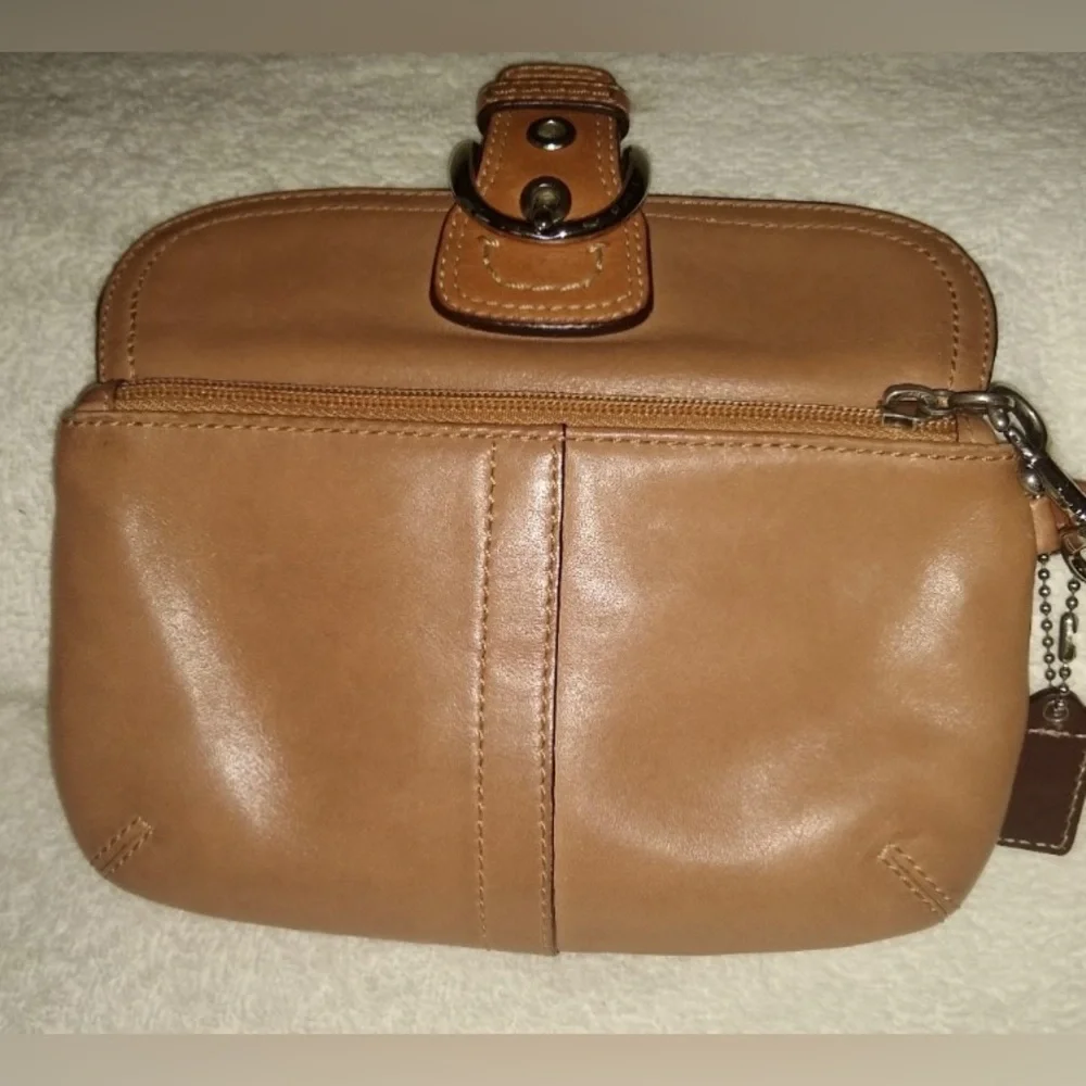 EC Coach Soho Capri Vintage wristlet F42135 - Picture 3 of 9